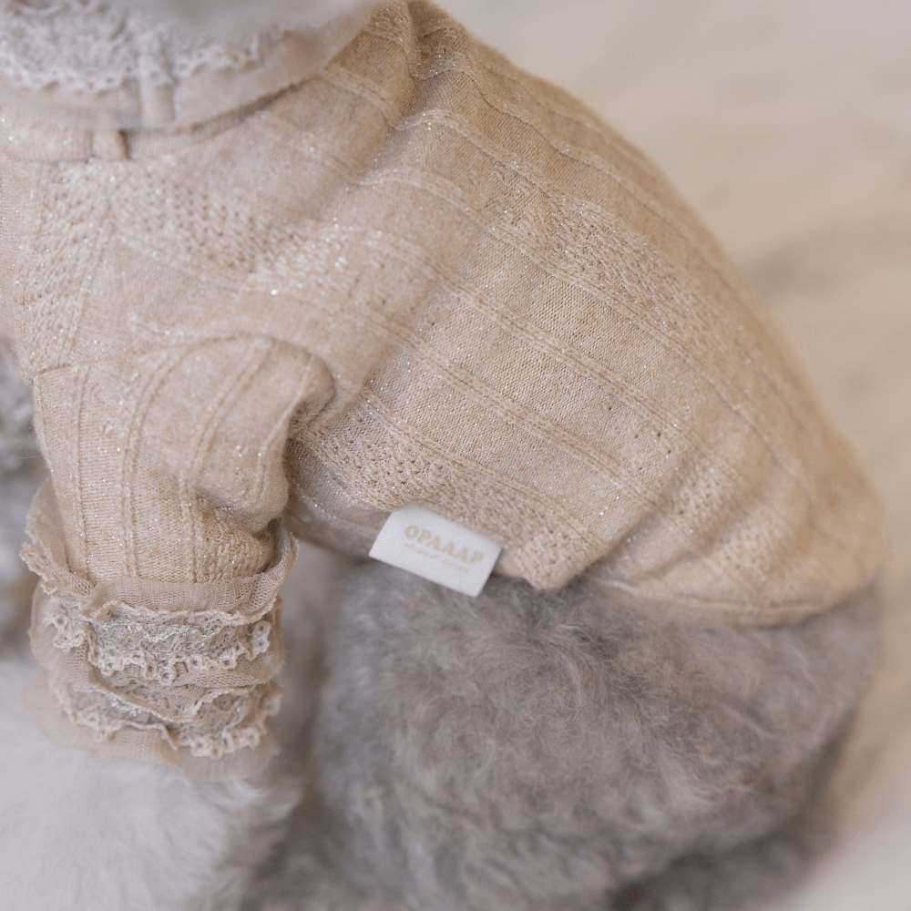 【予約】7th Limited Edition Lace Turtleneck（Latte）